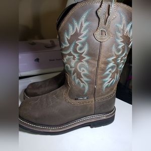 EUC Brazo Boots